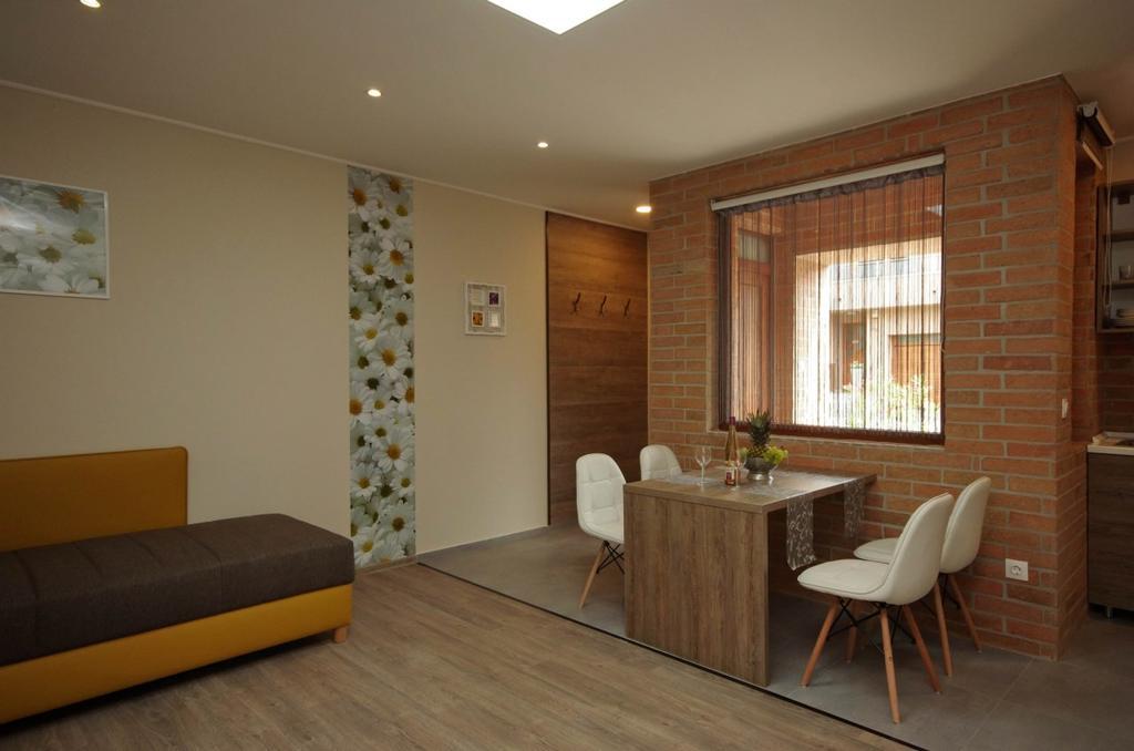 Mosoly Deluxe Apartman Gyula Ngoại thất bức ảnh