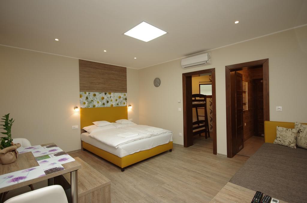 Mosoly Deluxe Apartman Gyula Ngoại thất bức ảnh