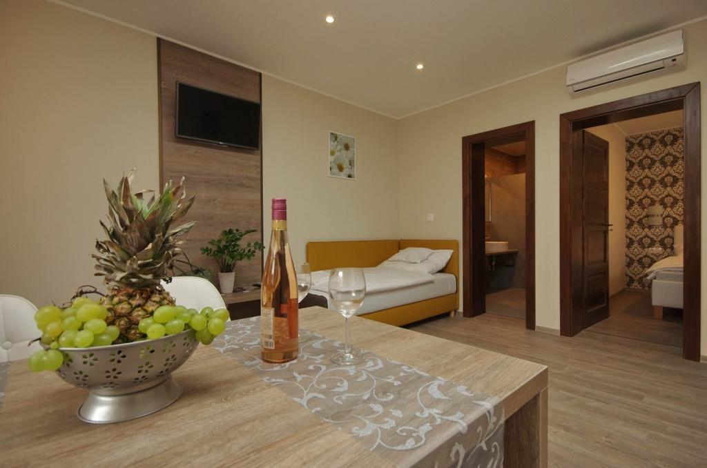 Mosoly Deluxe Apartman Gyula Ngoại thất bức ảnh