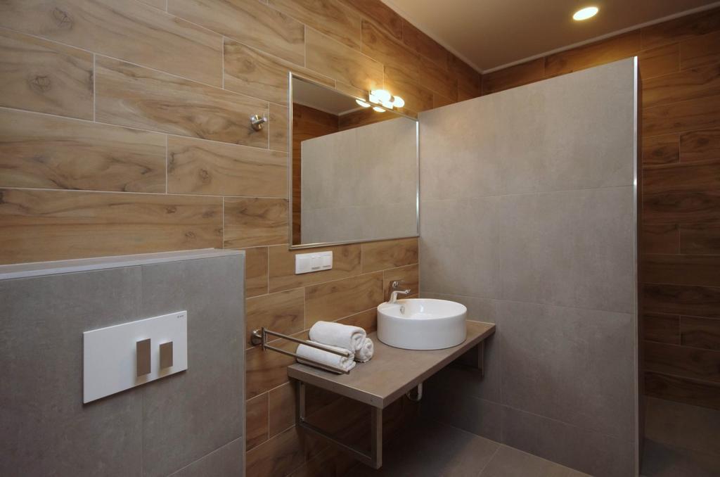 Mosoly Deluxe Apartman Gyula Ngoại thất bức ảnh